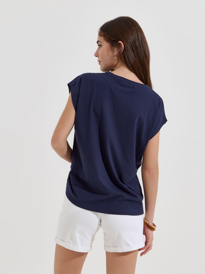 T-shirt com aplica��o