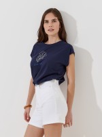 T-shirt com aplica��o