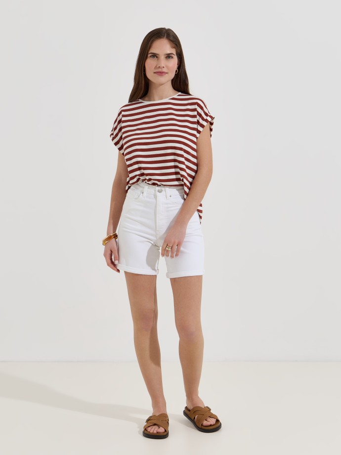 T-shirt �s riscas com brilho