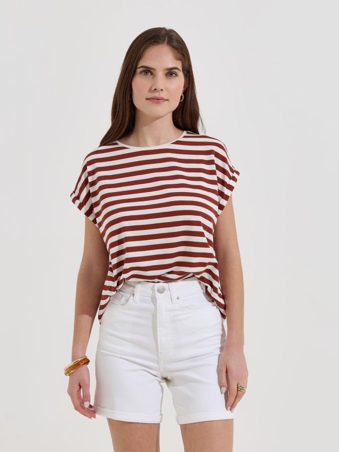 T-shirt �s riscas com brilho
