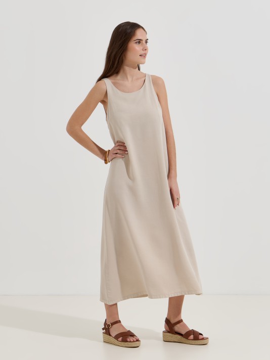 Vestido midi fluído Vestido midi fluído