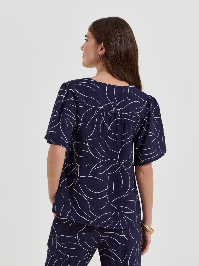 Blusa flu�da estampada decote em V