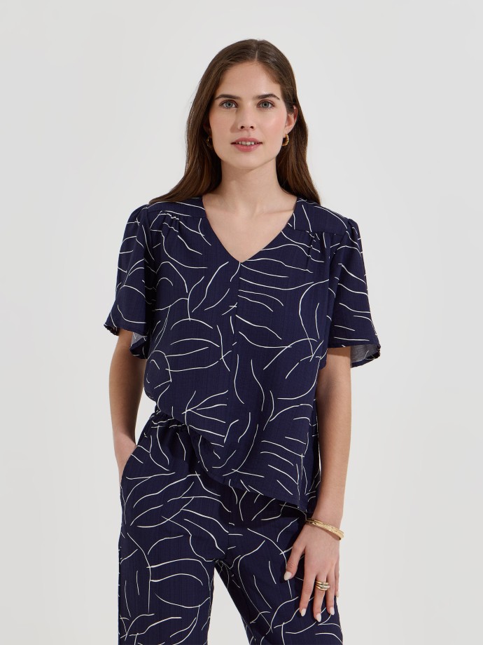 Blusa flu�da estampada decote em V
