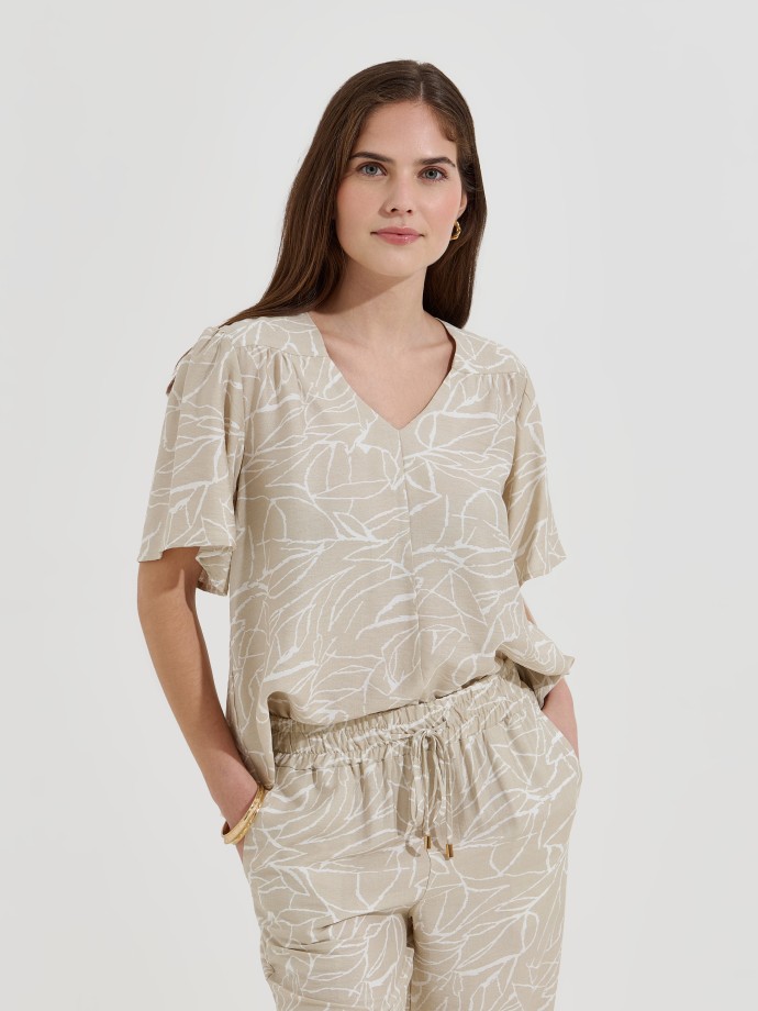 Blusa flu�da estampada decote em V
