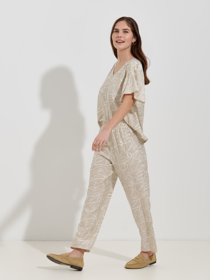 Blusa flu�da estampada decote em V