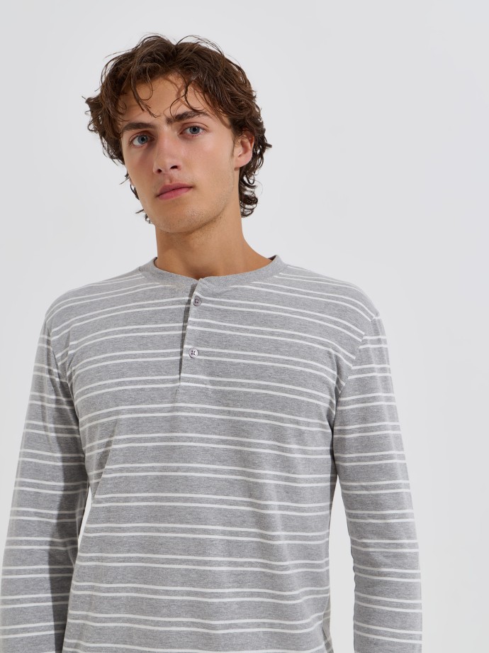 Pijama �s riscas