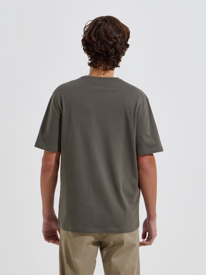 T-shirt b�sica com bolso