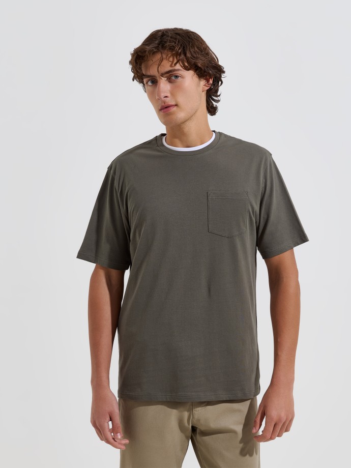 T-shirt b�sica com bolso