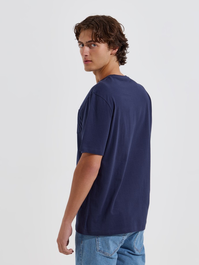 T-shirt b�sica com bolso