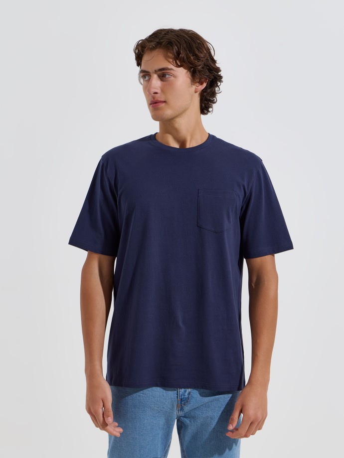 T-shirt b�sica com bolso