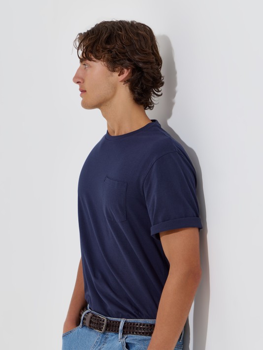 T-shirt b�sica com bolso
