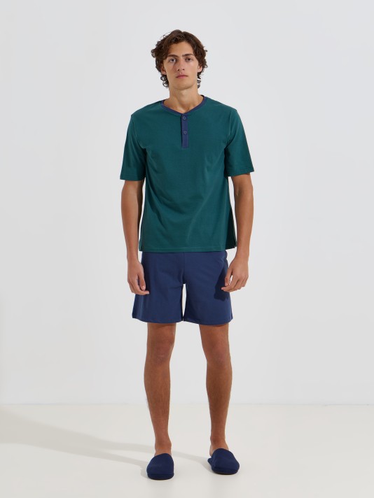 Pijama curto com bot�es na gola