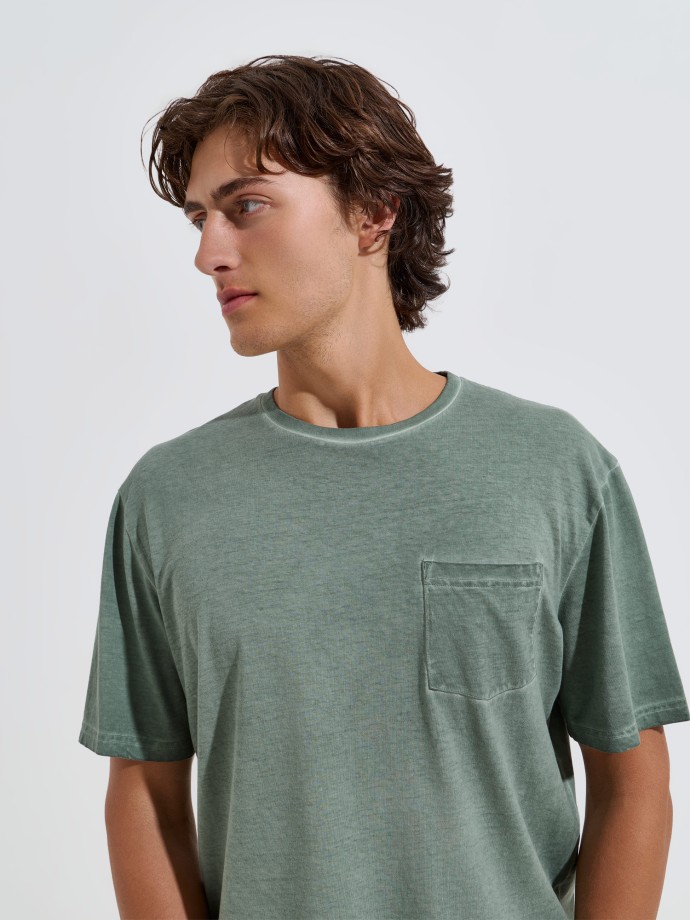 T-shirt com bolso