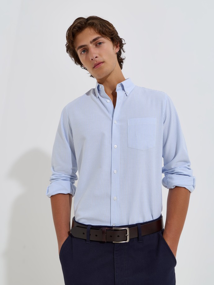 Camisa �s riscas com bolso