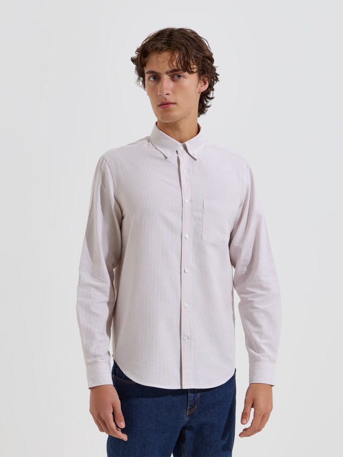 Camisa �s riscas com bolso