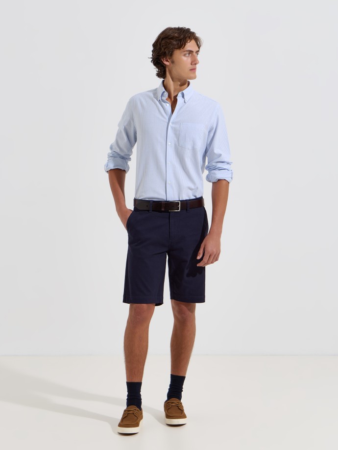 Camisa �s riscas com bolso