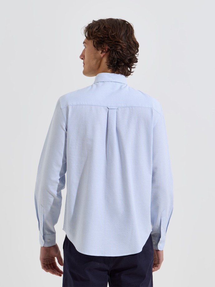 Camisa �s riscas com bolso