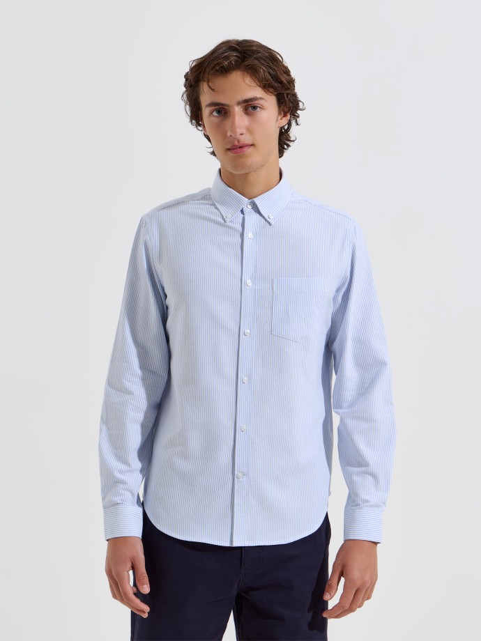 Camisa �s riscas com bolso