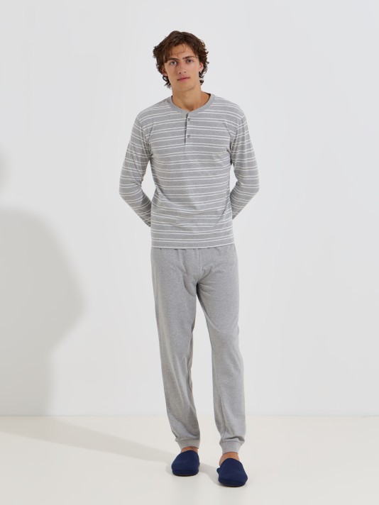 Pijama �s riscas