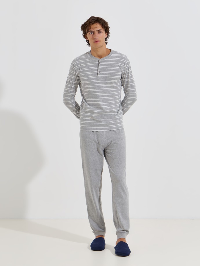 Pijama �s riscas