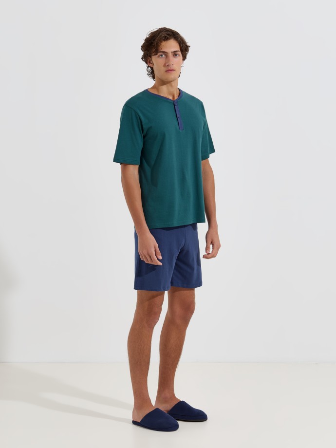 Pijama curto com bot�es na gola