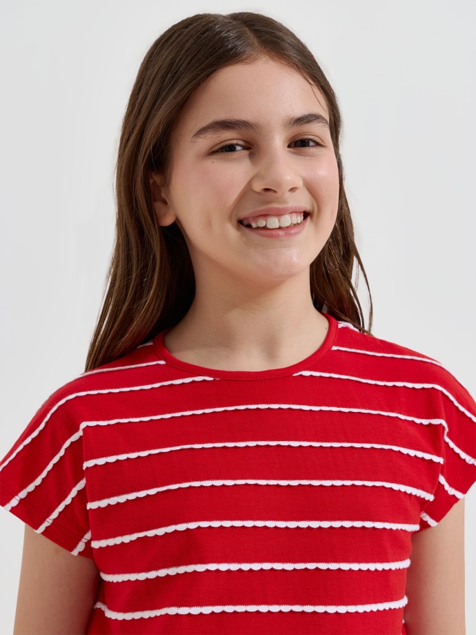 T-shirt vermelha com riscas T-shirt vermelha com riscas