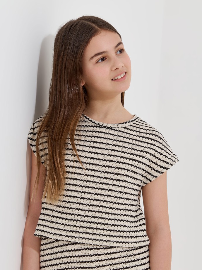 T-shirt cropped em malha �s riscas