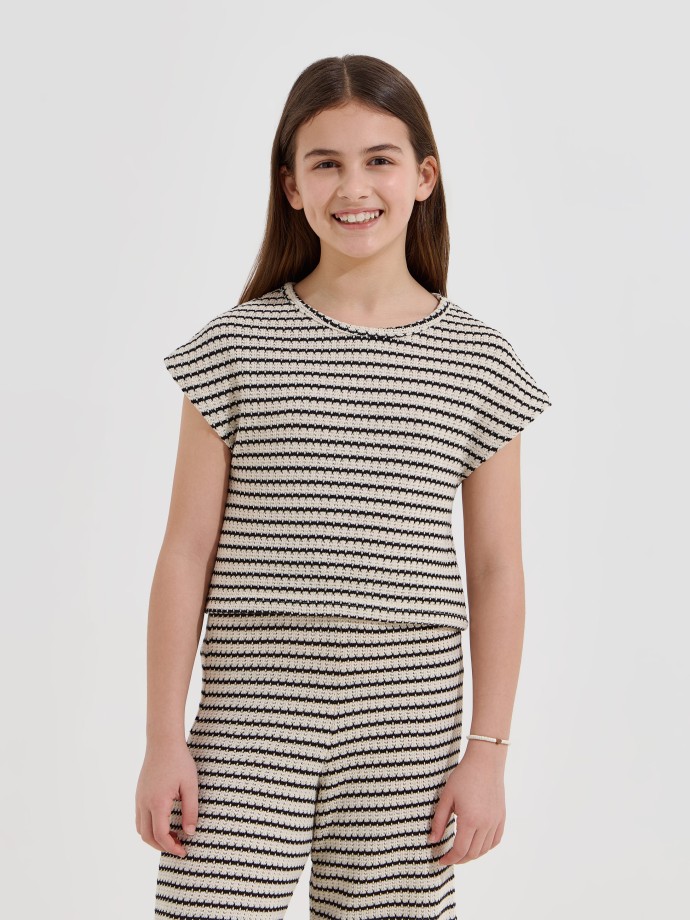 T-shirt cropped em malha �s riscas