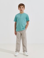 T-shirt com bot�es na gola