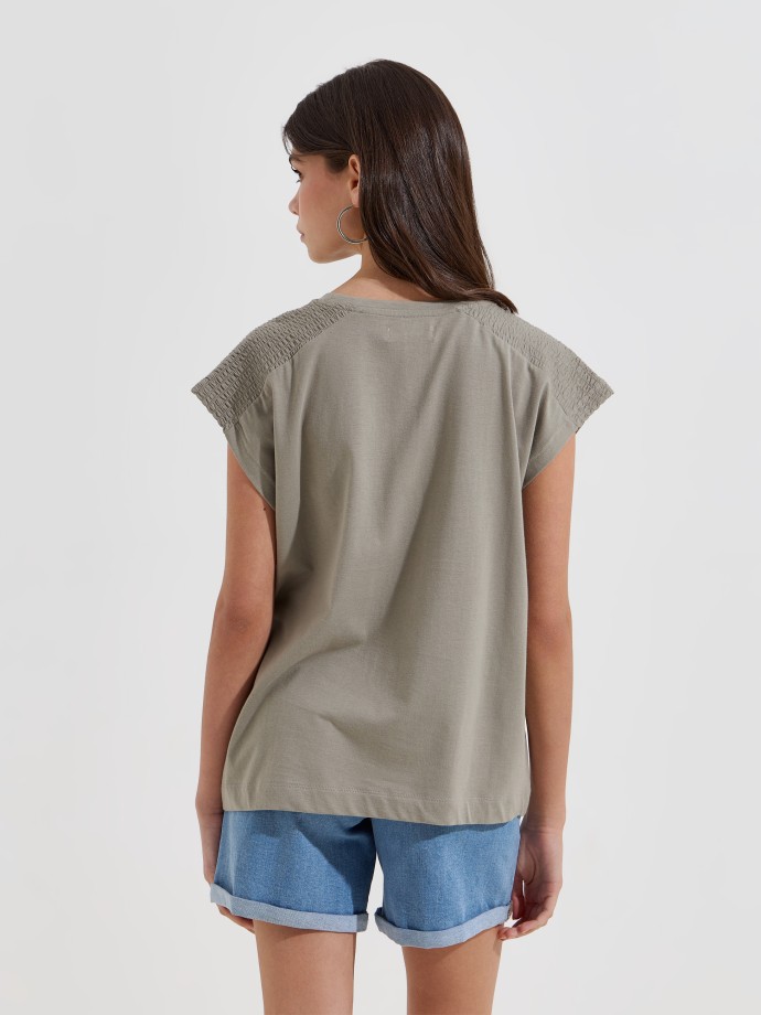 T-shirt com aplicações T-shirt com aplicações