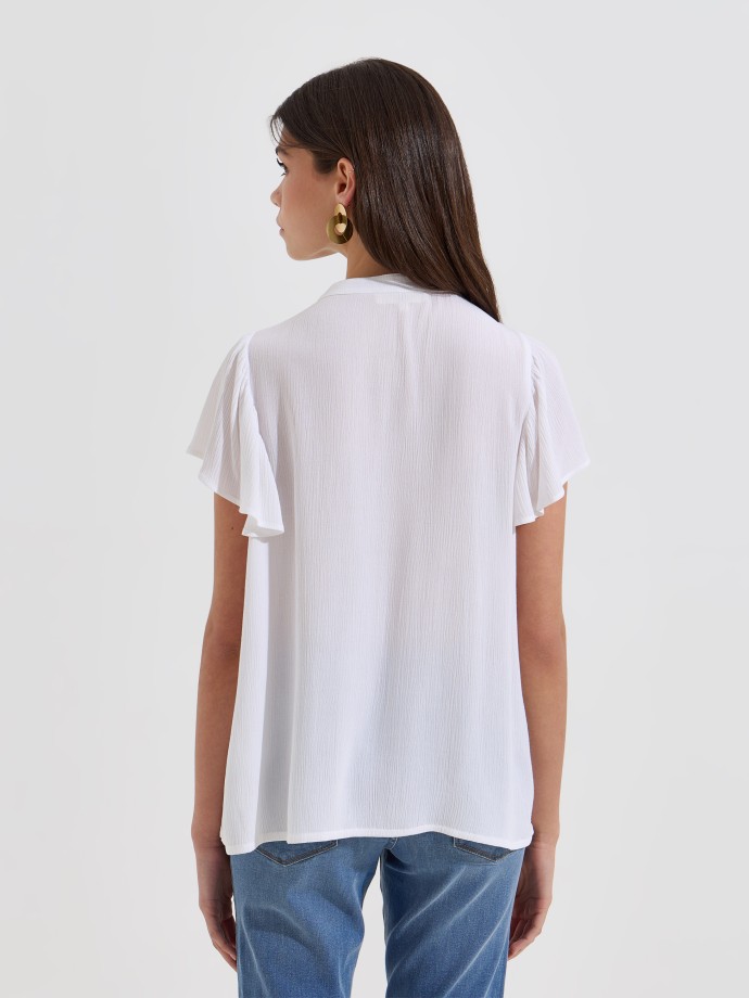 Blusa bordada com folhos