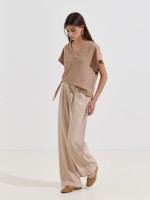 Blusa flu�da com decote em V