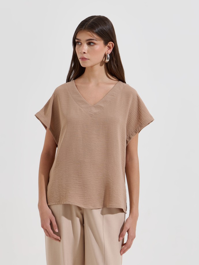 Blusa flu�da com decote em V