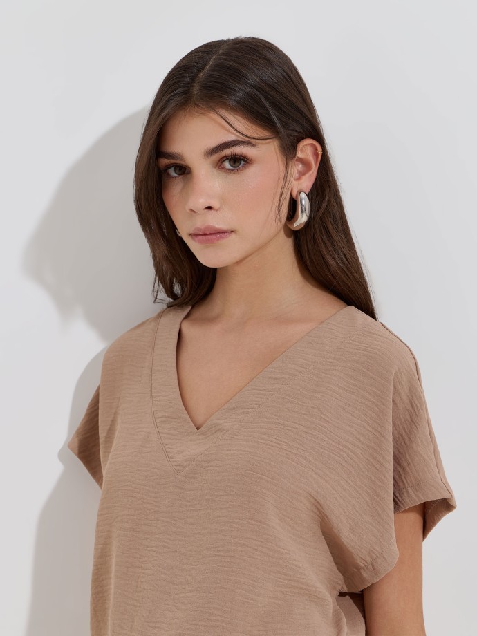 Blusa flu�da com decote em V