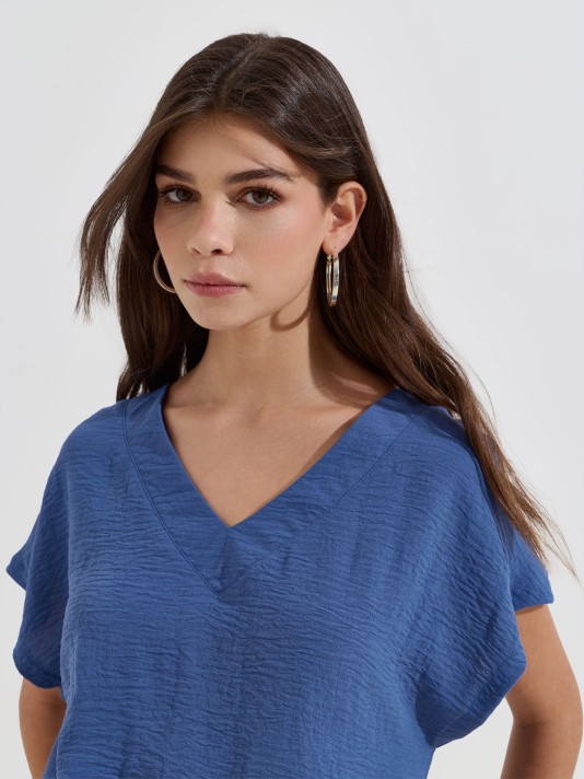 Blusa fluída com decote em V Blusa fluída com decote em V