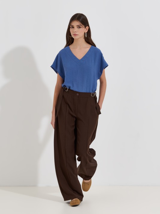 Blusa fluída com decote em V Blusa fluída com decote em V