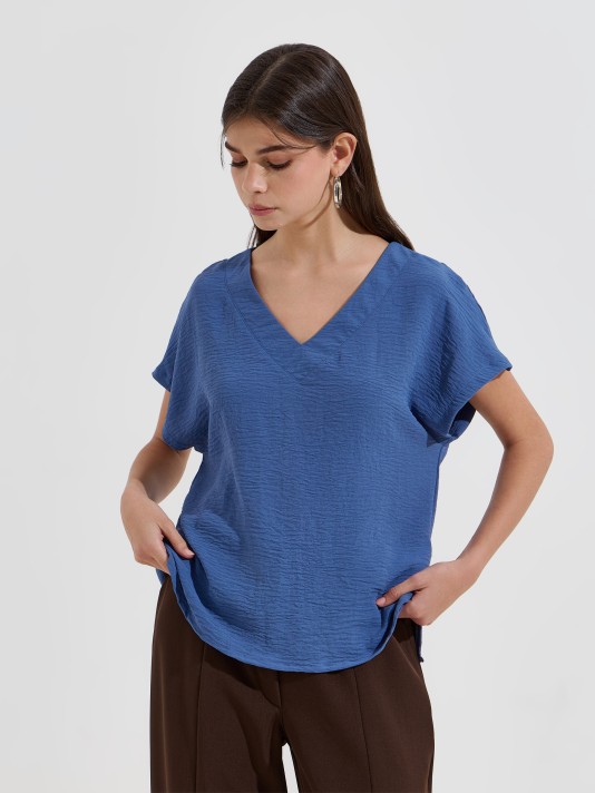 Blusa flu�da com decote em V