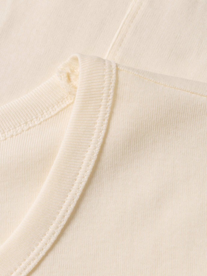 T-shirt b�sica em malha canelada