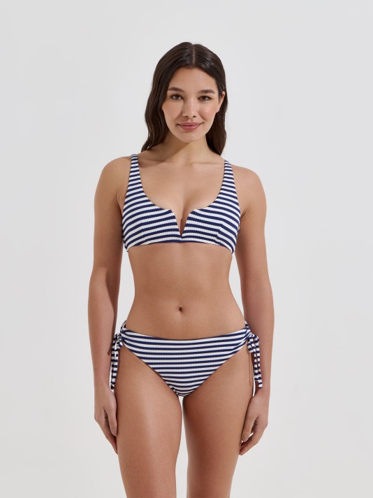 Top de biqu�ni �s riscas