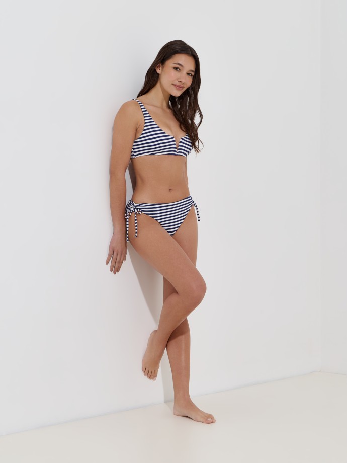 Cueca de biqu�ni �s riscas