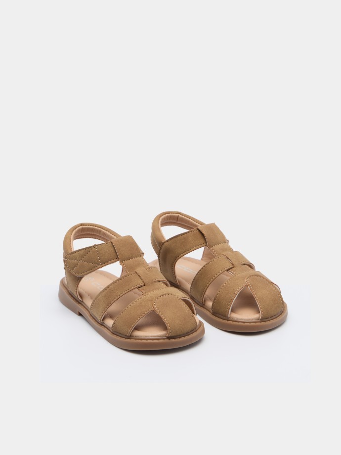 Sandálias com tiras e velcro Sandálias com tiras e velcro