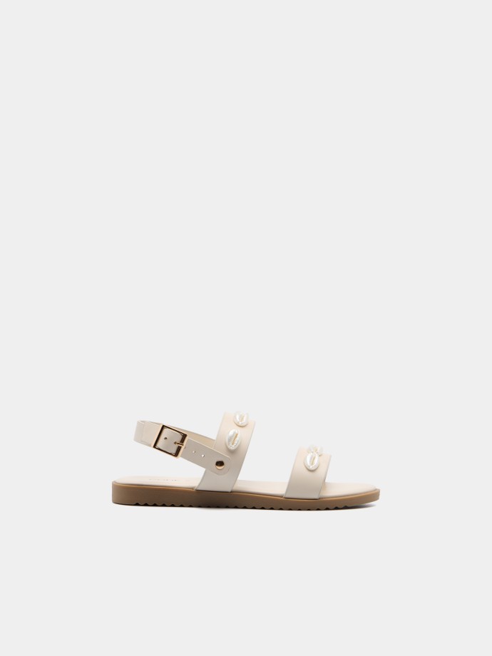 Sand�lias rasas com b�zios