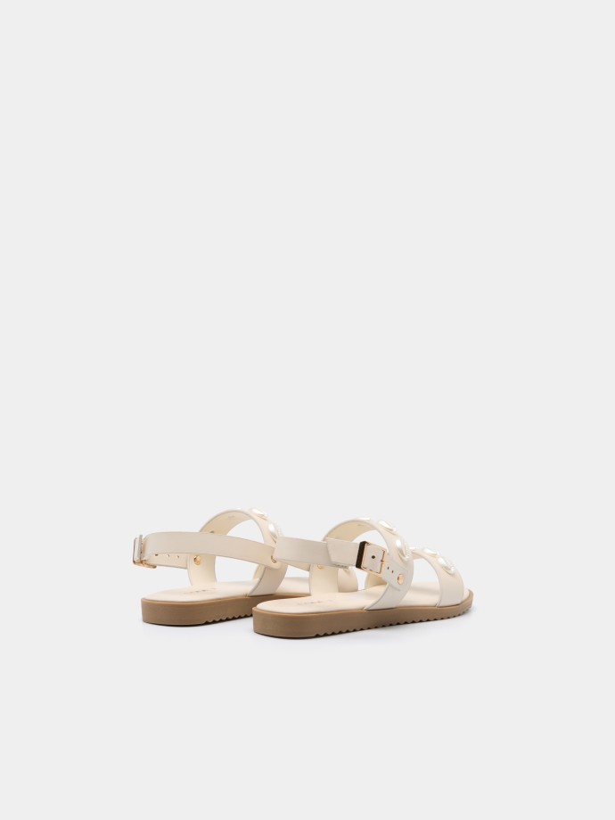 Sand�lias rasas com b�zios