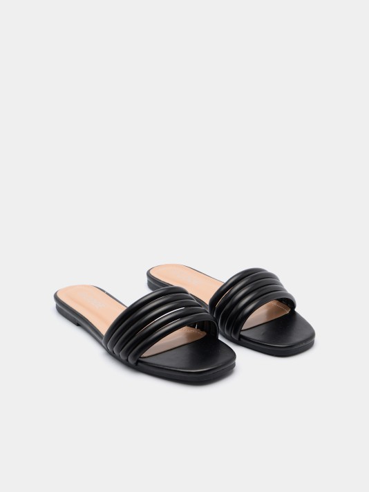 Sand�lia rasa com tiras