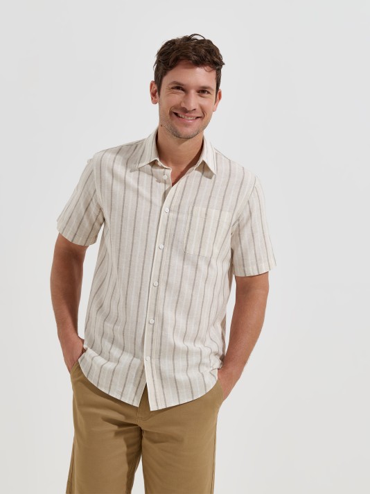 Camisa �s riscas com linho
