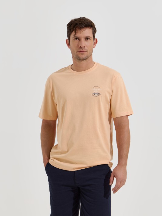 T-shirt com estampado no peito