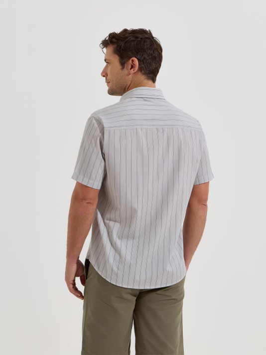 Camisa de manga curta às riscas Camisa de manga curta às riscas