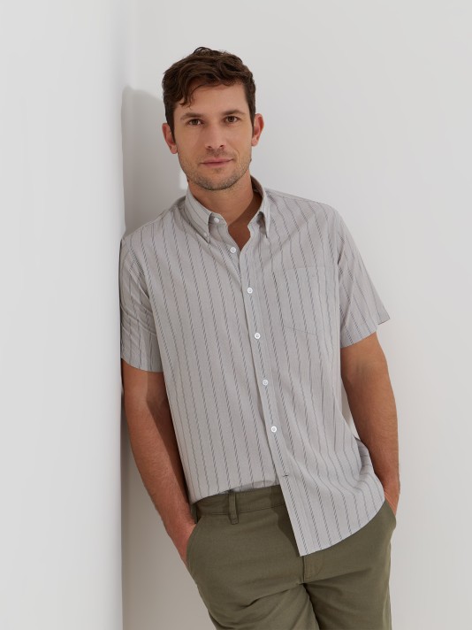 Camisa de manga curta �s riscas