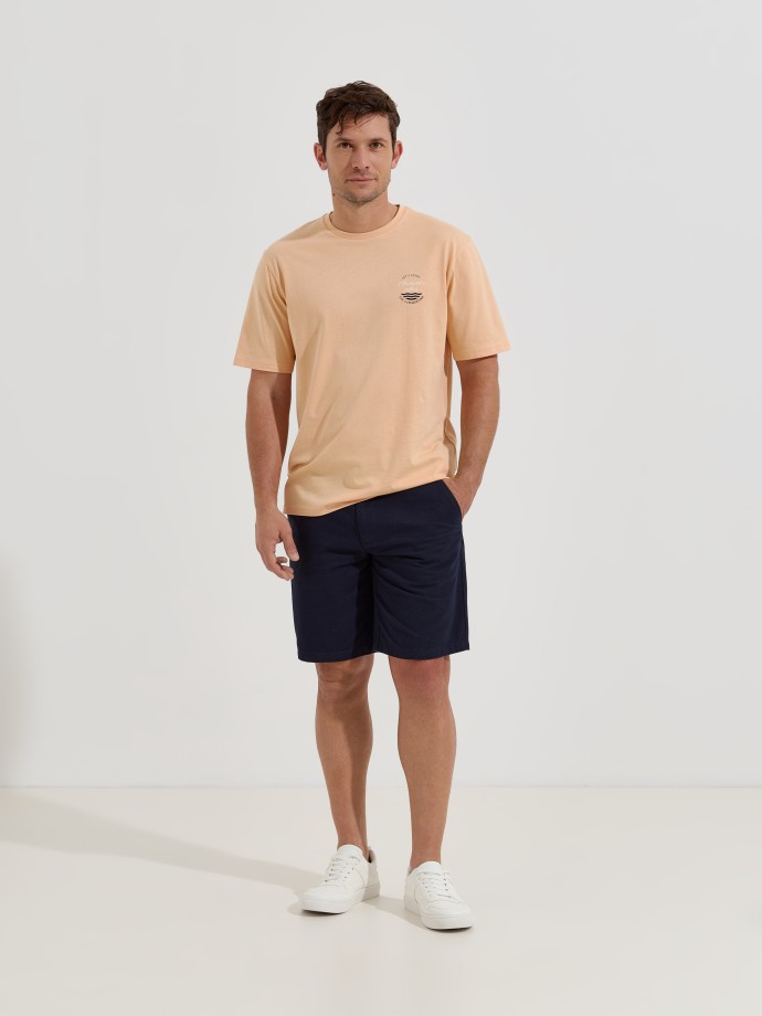 T-shirt com estampado no peito