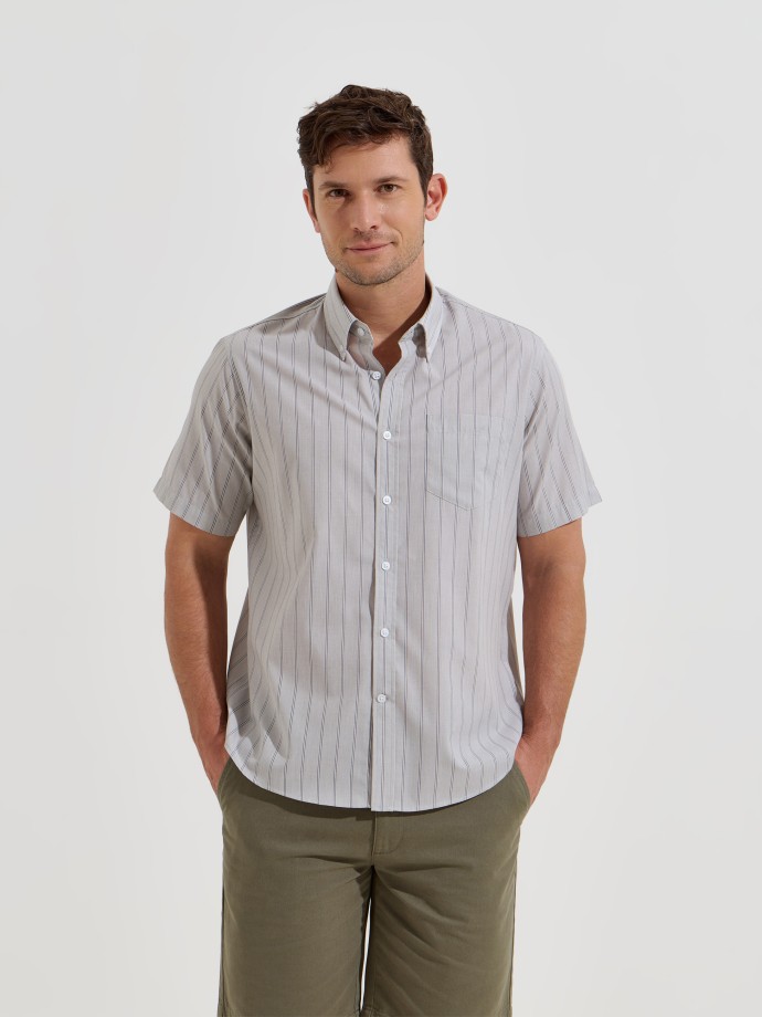 Camisa de manga curta �s riscas